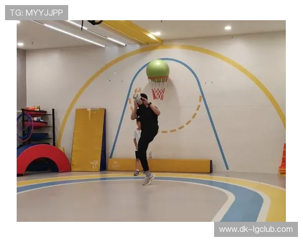 手持足球弹网训练提升反应速度与协调能力的全方位技巧解析